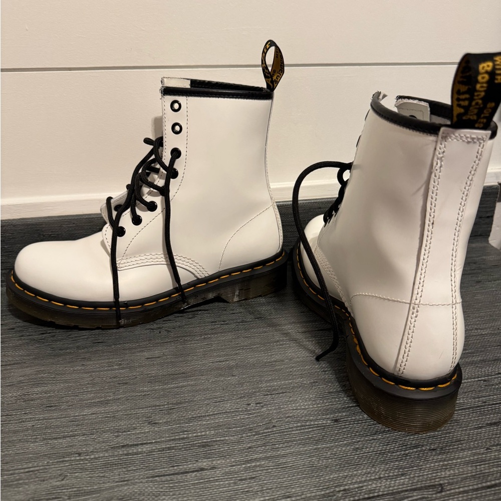 Dr. Martens White Lace Up air cushion soul boots. Size 8.